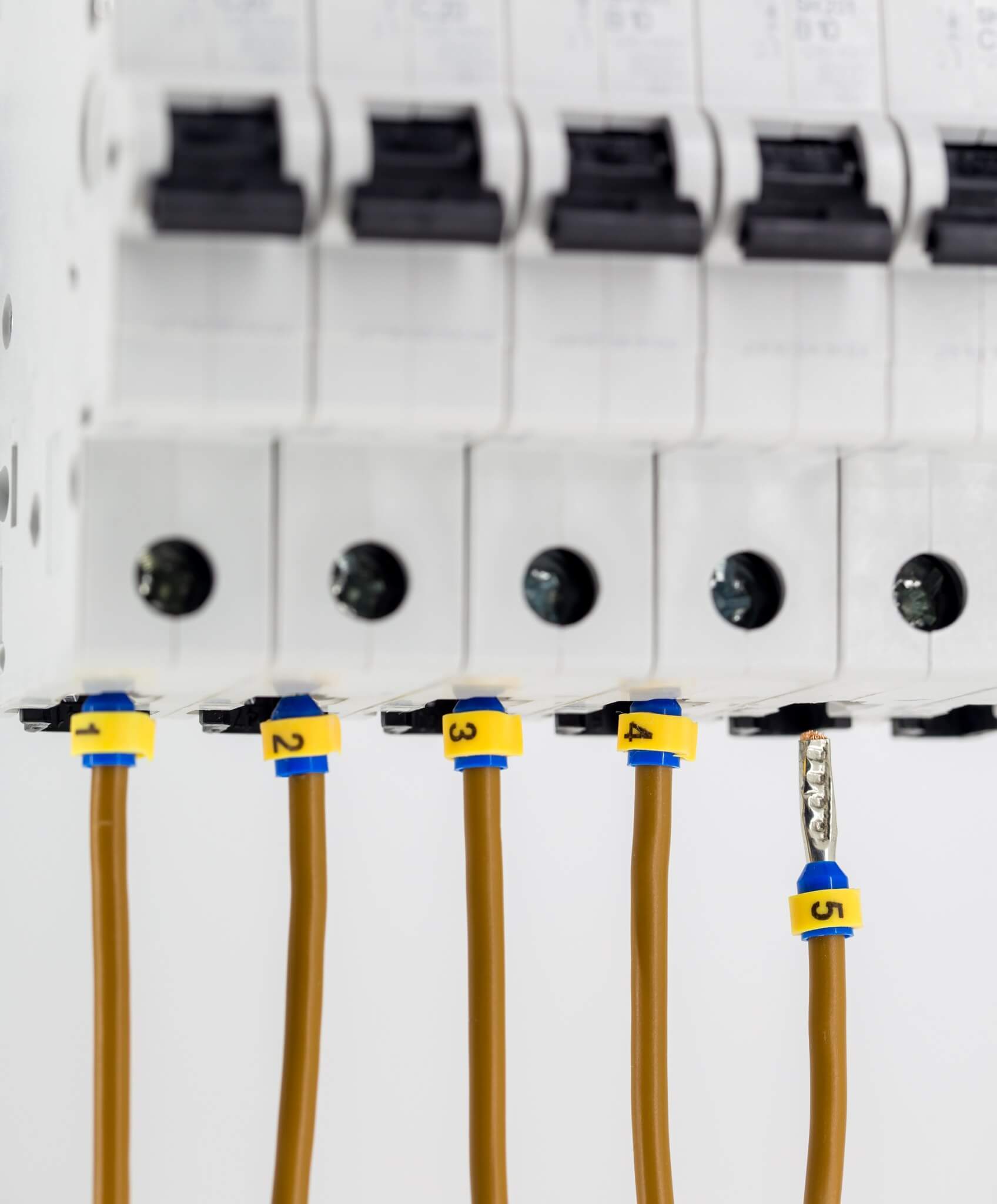 Electrical breaker repair by Hizo Electric
