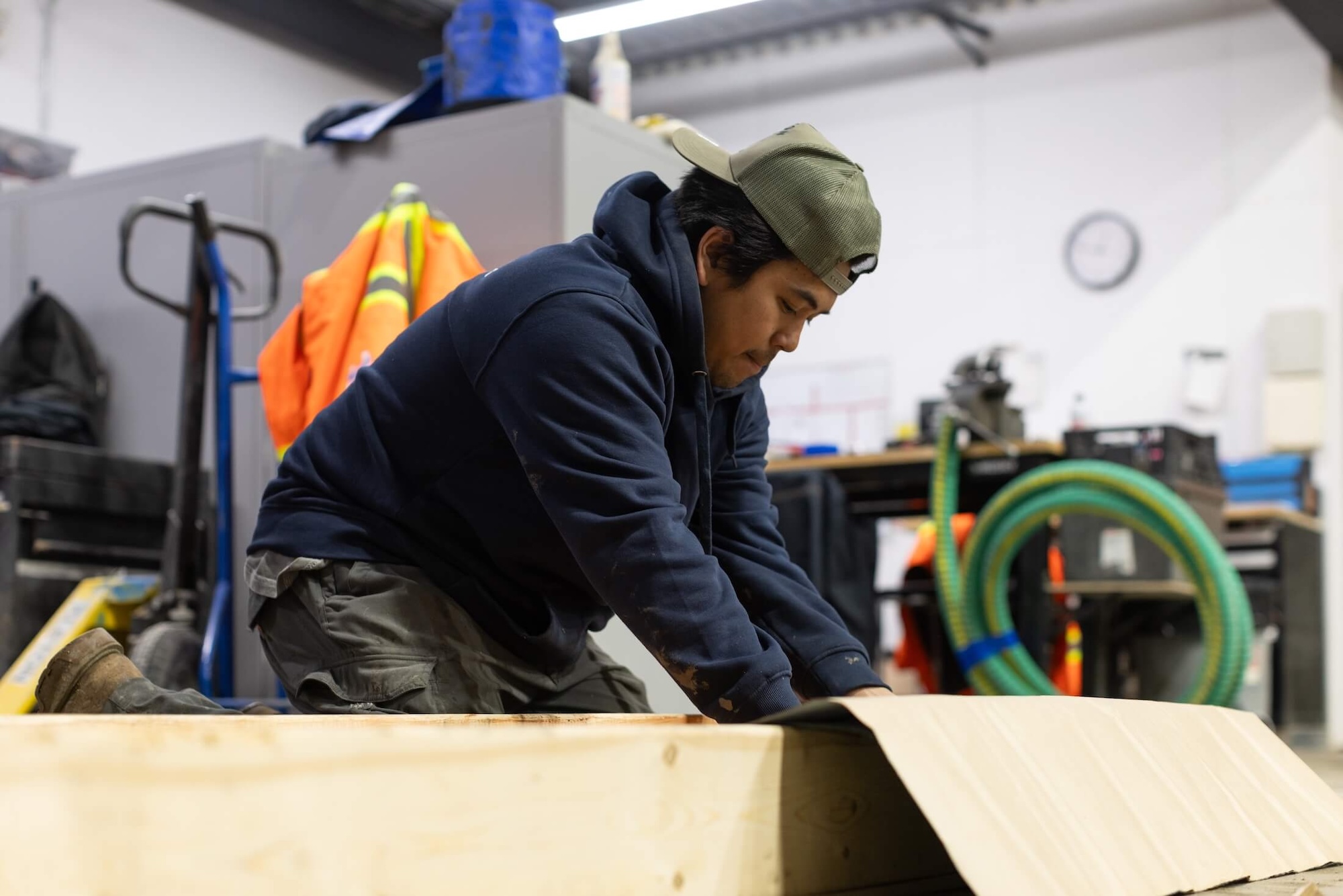 HIZO technician building insulation mold