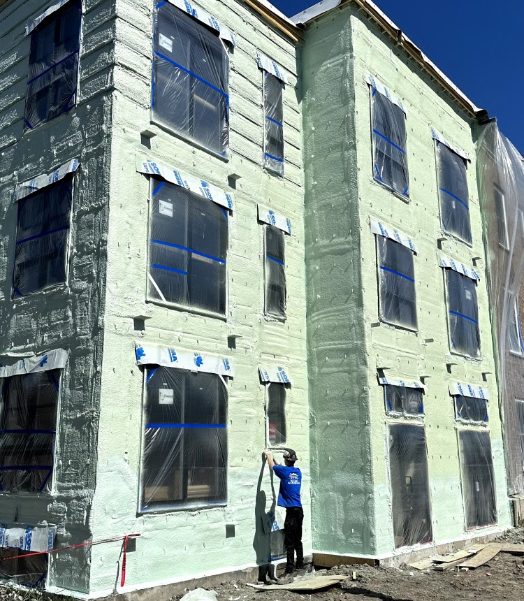 Residential spray foam application in Terrebonne